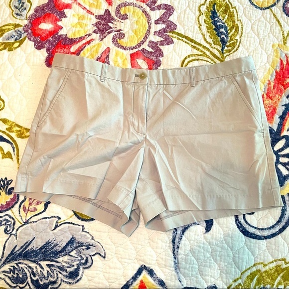 GAP Grayish Khaki Women’s Shorts Size 16 Tall - Picture 2 of 8